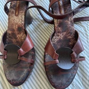 Vintage Brown Leather Strappy Sandals with Black Accent